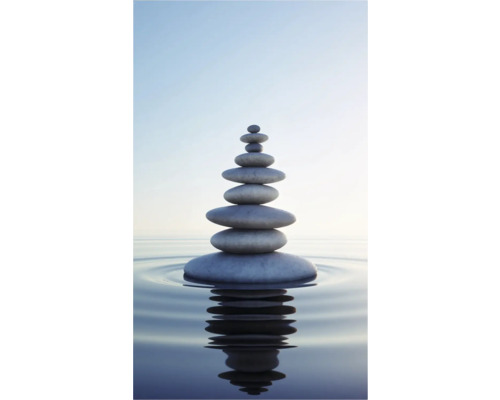 Kamenná věž ve vodě