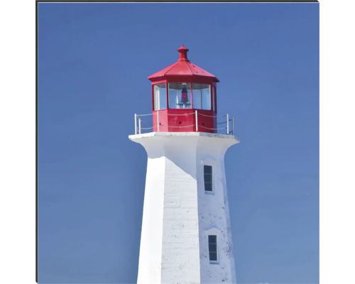 Detail majáku na pozadí modré oblohy