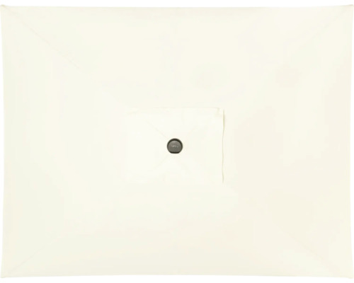 Pohled na čtvercovou plachtu slunečníku