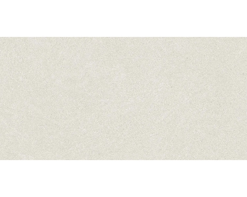 Světlá dlažba s matným povrchem