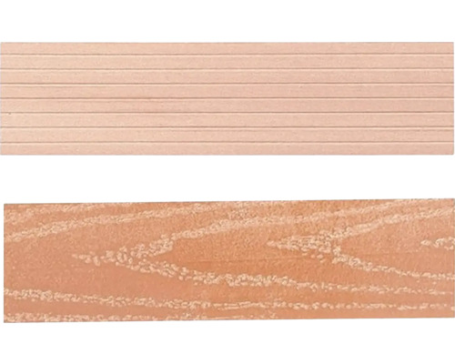 Terasa s rýhovaným povrchem a strukturou dřeva