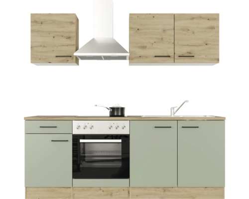 Kuchyňská linka se závěsnými skříňkami, digestoří, sporákem a dřezem