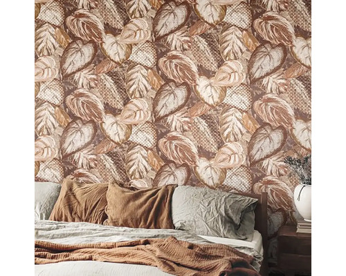 Ložnice s tapetou se vzorem listů