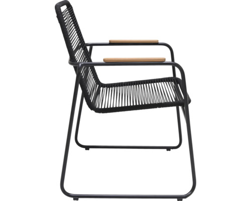 Černé křeslo s dřevěnými područkami