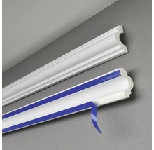 Dvě bílé ozdobné lišty na stěnu, jedna s lepicí páskou