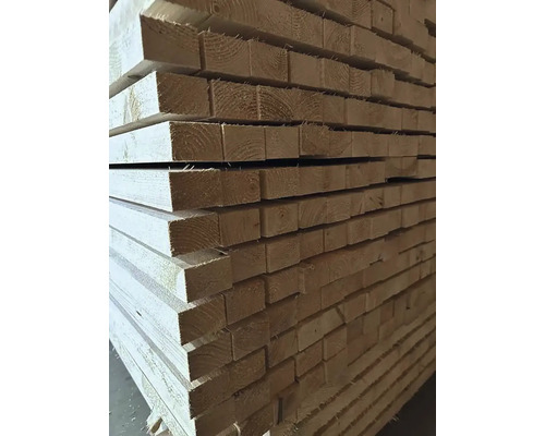 Stoh dřevěných latí