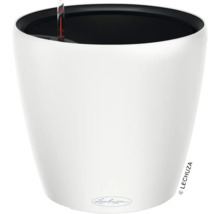 Bílý květináč s ukazatelem hladiny vody