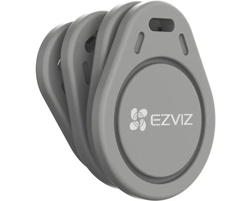 Logo EZVIZ na čtyřech šedých RFID štítcích