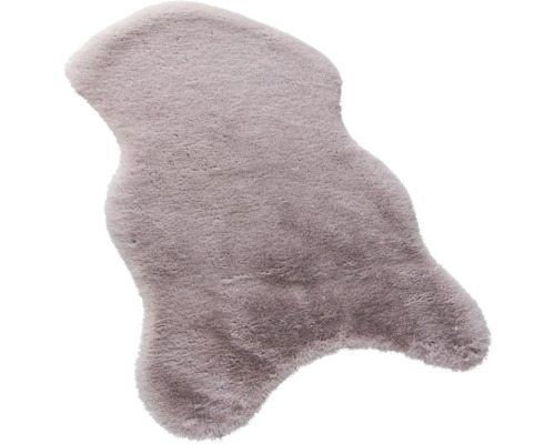 Koberec z umělé kožešiny nepravidelného tvaru