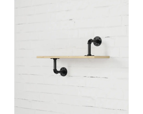 Dřevěná nástěnná police s černými kovovými trubkovými držáky