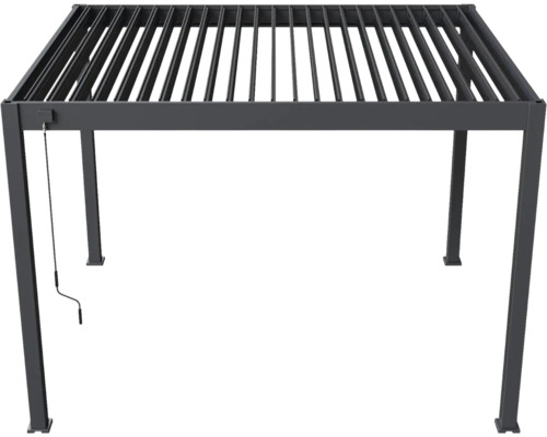 Volně stojící šedá pergola s lamelovou střechou a klikou