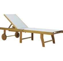 Zahradní lehátko textilní s dřevěnou konstrukcí GARDEN PLACE Linda 195 × 63 × 40 cm s kolečky a výsuvným stolečkem