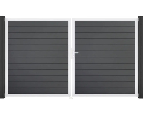 Dvoukřídlá brána s horizontálními lamelovými výplněmi a madlem