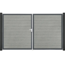 Dvojitá brána ze dřeva s kovovým rámem