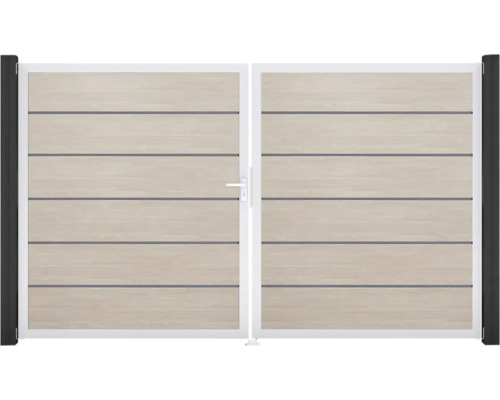 Dvojitá brána s vodorovnými dřevěnými prvky a rukojetí