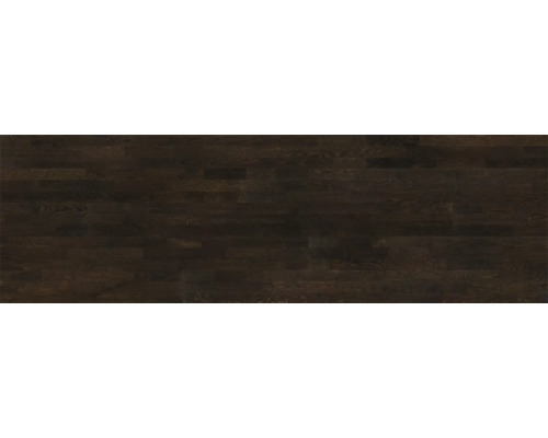 Tmavá dřevěná podlaha v parketovém vzhledu.