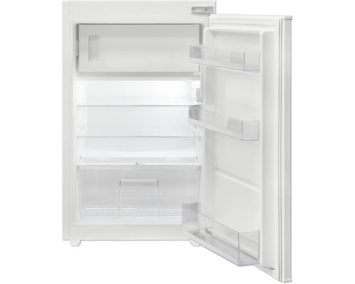 Otevřená malá chladnička s policemi a dveřními přihrádkami