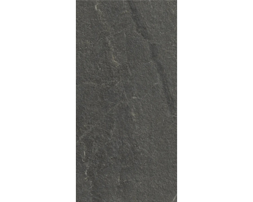 Tmavá břidlicová dlaždice s hrubým povrchem