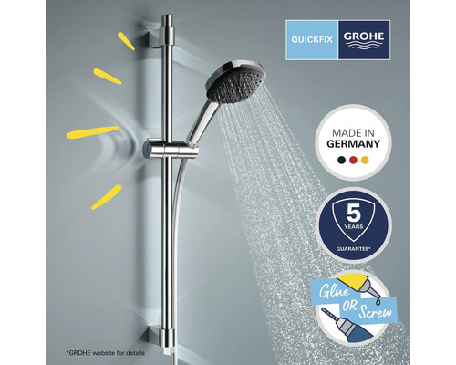 Sprchová tyč se ruční sprchou a výtokem vody. Logo Grohe Quickfix. Značka Made in Germany. Pečeť pětileté záruky. Symbol lepení nebo šroubování.