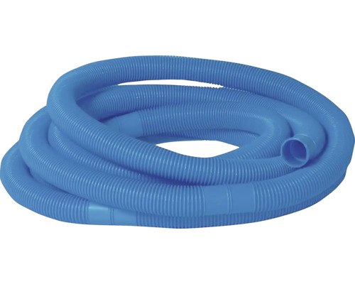 Modrá bazénová hadice stočená