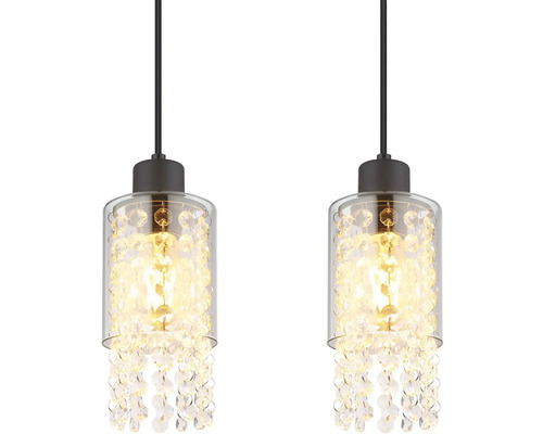 Dvě závěsné lampy s čirým stínidlem a ozdobnými křišťálovými přívěsky.