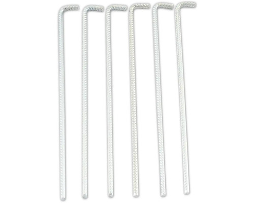 Šest kovových plotových háků