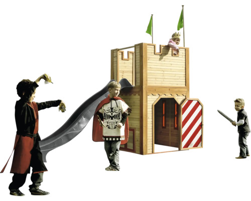 Dřevěný hrad se skluzavkou a hrajícími si dětmi