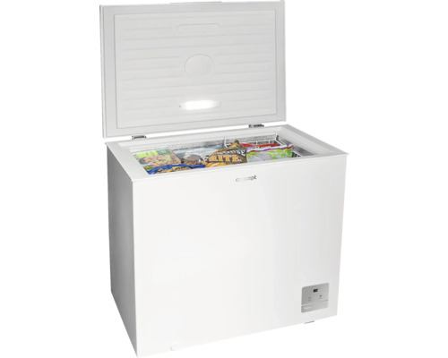 Truhlicová mraznička s otevřeným víkem a potravinami