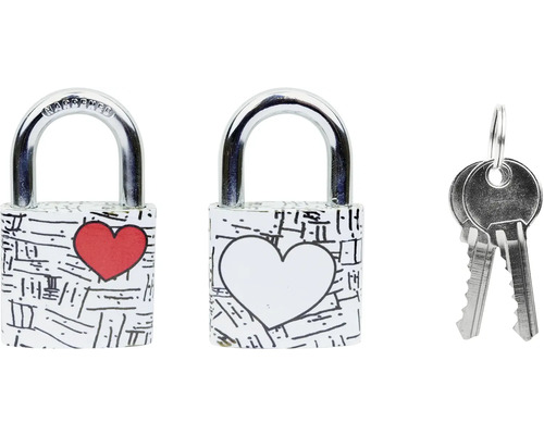 Dva visací zámky s motivem srdce a klíče