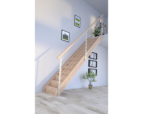 Dřevěné schodiště s kovovým zábradlím ve světlé místnosti