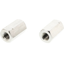 Dvě šestihranné spojovací matice z kovu