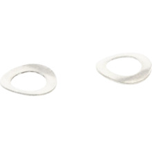 Dvě kovové pružné podložky