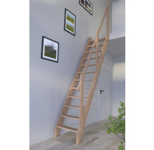 Dřevěné schodiště v interiéru s minimalistickým designem a zábradlím