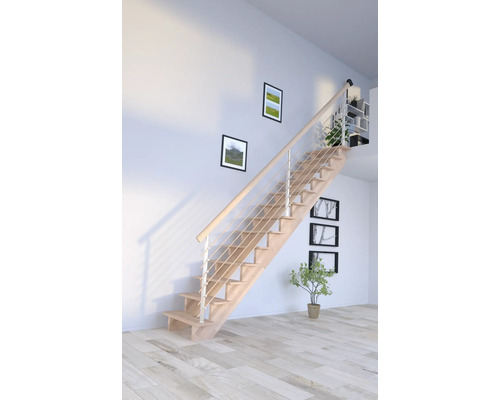 Dřevěné schodiště se zábradlím ve světlé místnosti