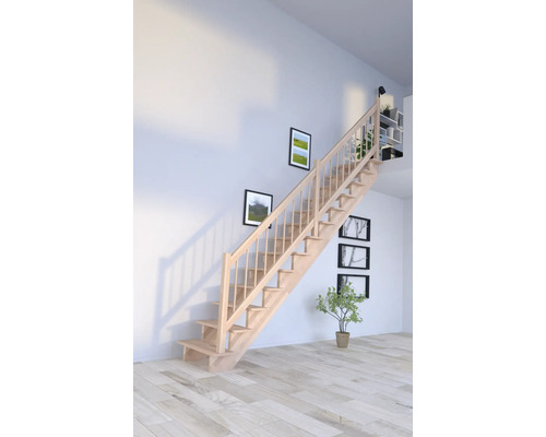 Dřevěné schodiště v interiéru