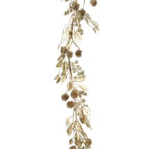 Dekorativní girlanda s listy, bobulemi a šiškami pro slavnostní dekorace