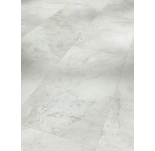 Detail vinylové podlahy se vzhledem mramoru.