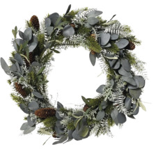 Dekorativní věnec na dveře s větvemi jedlí, listy eukalyptu a šiškami pro slavnostní příležitosti.