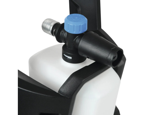 Detailní pohled na pěnovou trysku pro vysokotlaký čistič.