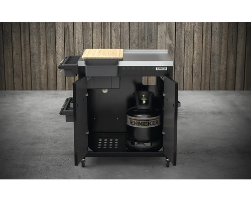 Plynový grilovací vozík Tenneker s otevřenými dvířky a plynovou lahví