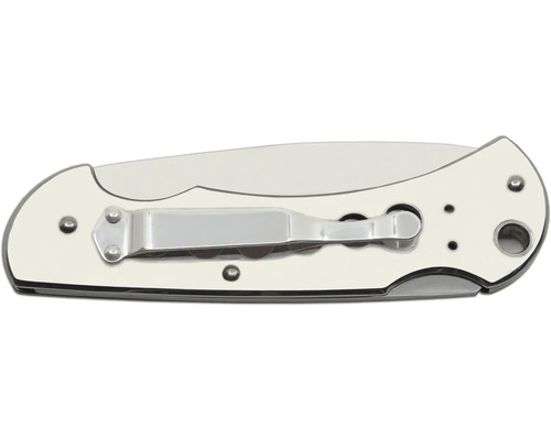 Kapesní nůž s kovovou sponou