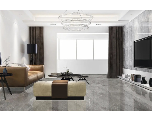 Dlažba imitace mramoru Earth Natural 120 x 60 cm Obývací pokoj s pohovkou, konferenčním stolkem, stropní lampou a šedou mramorovou podlahou