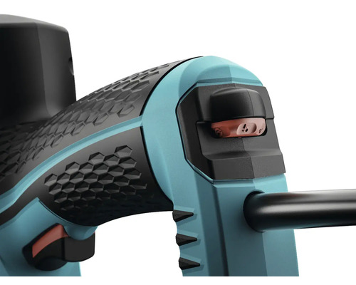 Detailní záběr rukojeti nůžek na živý plot s vypínačem