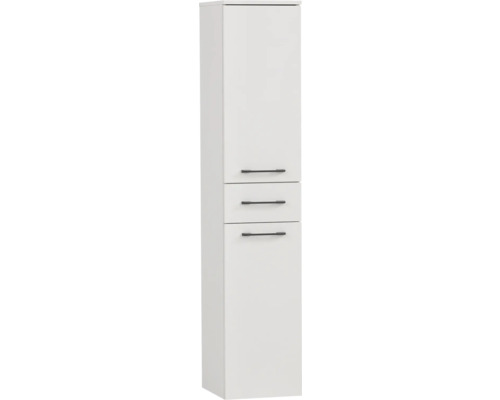 Bílá vysoká skříň se třemi dvířky a černými úchyty