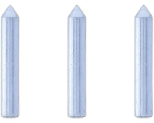 Tři kovové kolíky s hrotem