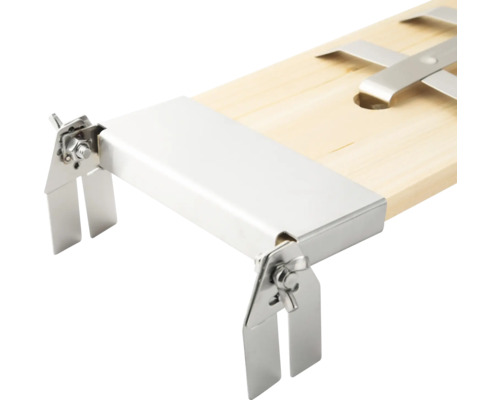 Kovové kování postele s dřevěnou lištou