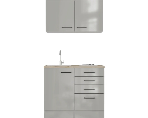 Kuchyňská linka s dřezem, baterií, zásuvkami a horními skříňkami