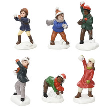 Šest figurek sněhové bitvy na sněhu