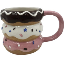 Keramický hrnek ve tvaru donutu