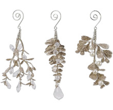 Tři ozdobné závěsy s jmelím, lístky a ozdobnými kameny pro sváteční dekorace